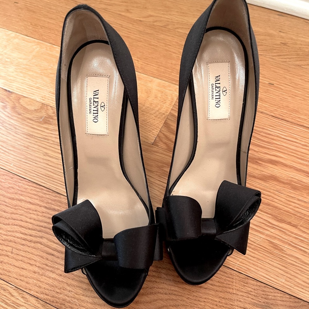 Valentino Garavani Satin Bow Platform Pumps